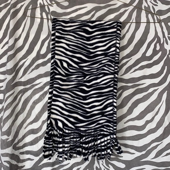 Zebra Print Winter Scarf - Picture 1 of 2